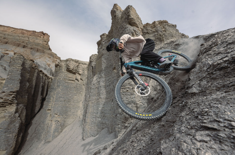 Santa Cruz Bullit GX AXS Electric Mountain Bike – Bosch CX - image 3